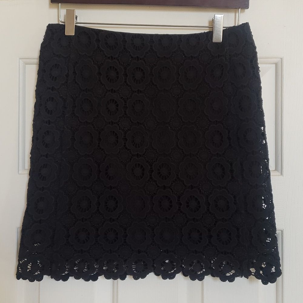 Black Floral Crochet Lace Mini Skirt Scalloped Hem Peekaboo Lining | SIZE 2 - Picture 4 of 13